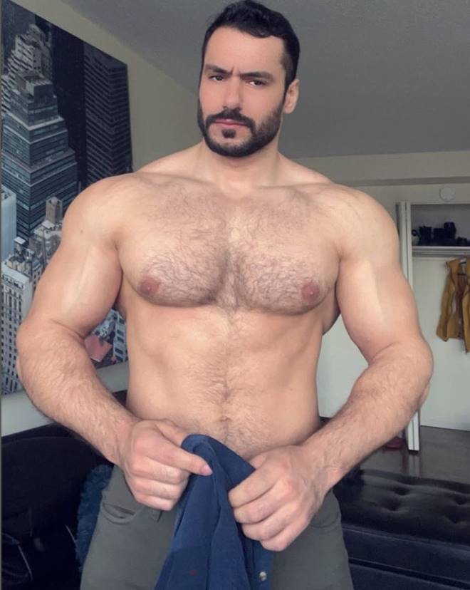 Mostafa The muscular Turkish influencer shows his dick ~ Arab Gay  